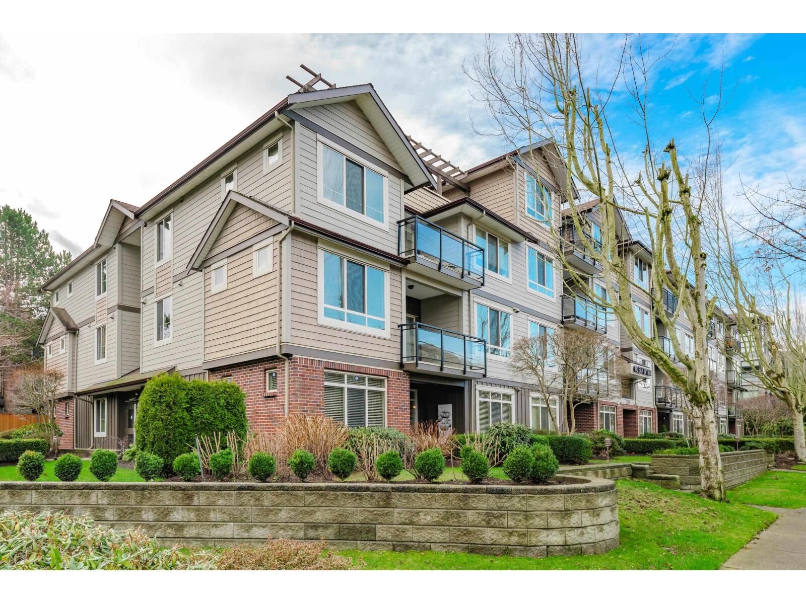 Property Photo:  15368 17A Avenue Avenue 406  BC V4A 1V3 