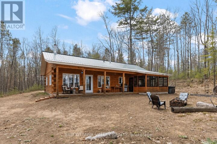 Property Photo:  8 Hamish Trail  ON K0J 2L0 