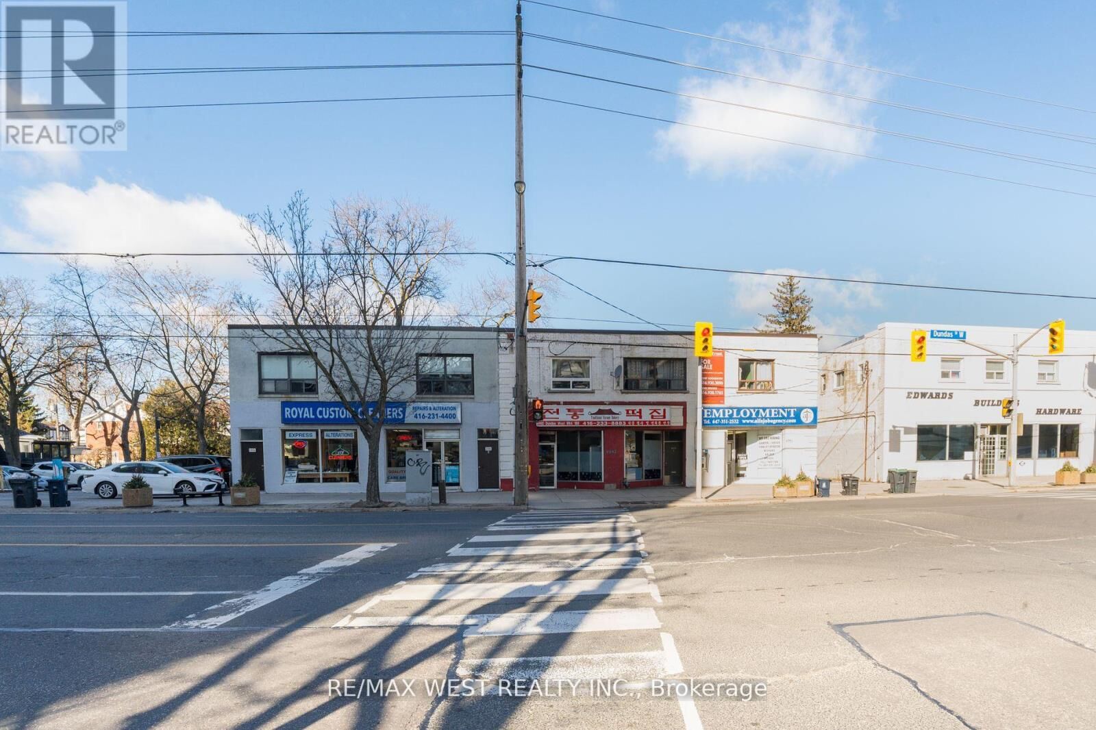 Property Photo:  4992B Dundas Street West 2nd Flr  ON M9A 1B8 