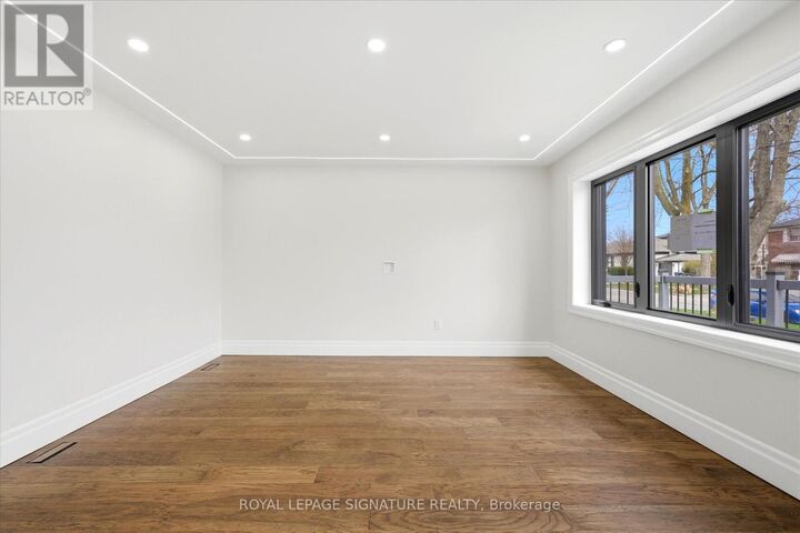 Property Photo:  24 Treeview Drive  ON M8W 4B9 