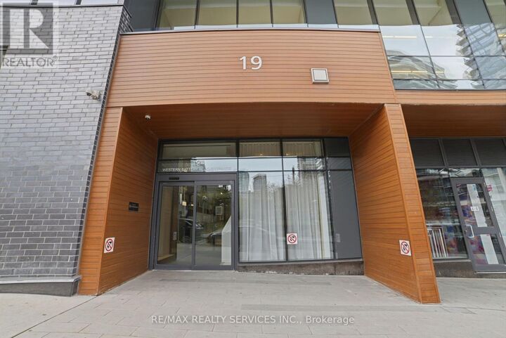 Property Photo:  19 Western Battery Road 2121  ON M6K 3S4 
