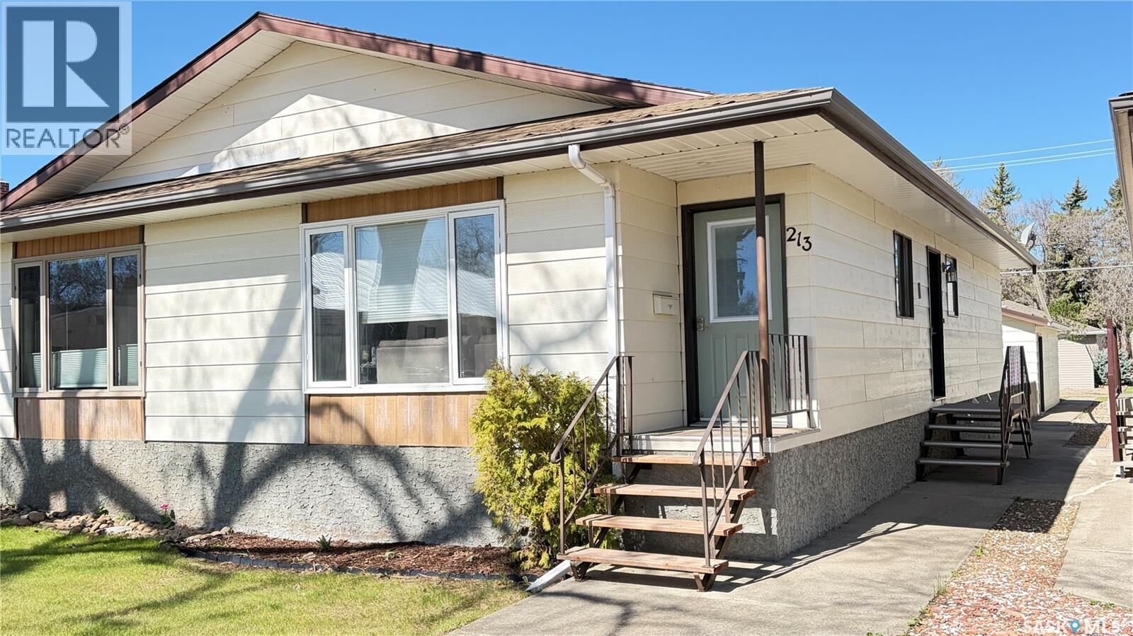 Property Photo:  213 Maple Street  SK S0N 1N0 