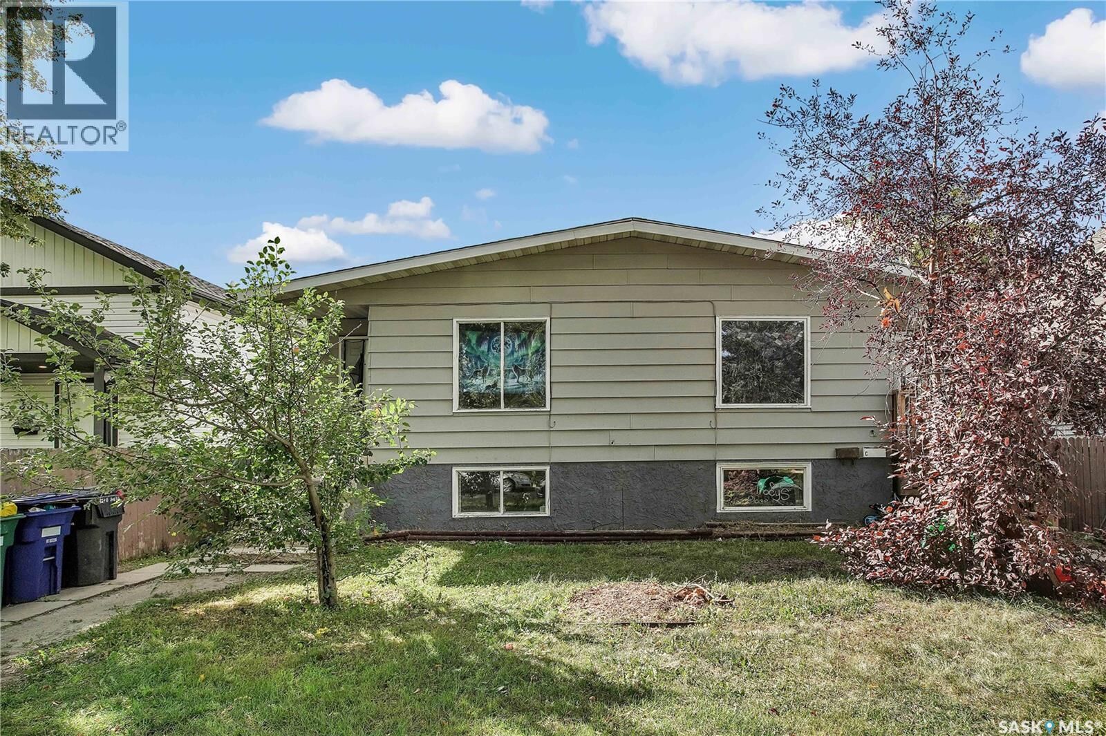 Property Photo:  327 S Avenue S  SK S7M 3A1 