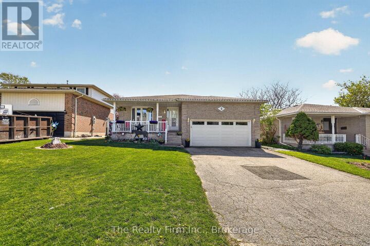 Property Photo:  5 Marshall Court  ON N5C 3Z7 