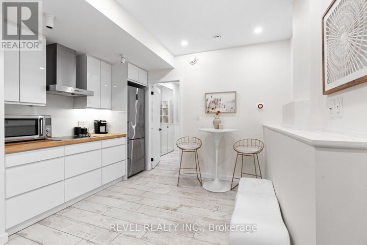 Property Photo:  89 Foxley Street Lower  ON M6J 1P9 