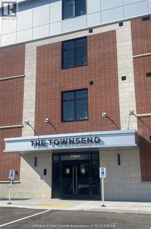 Property Photo:  11941 Tecumseh Road East 401  ON N8N 1L8 