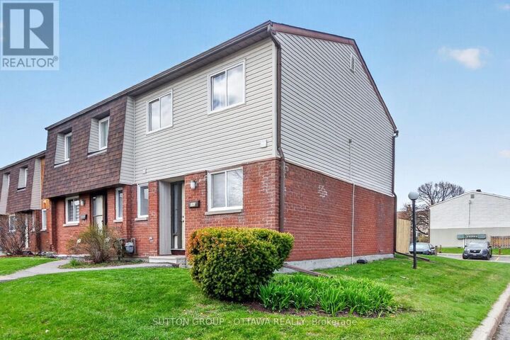 Property Photo:  35D Woodvale Green 79  ON K2G 4H3 