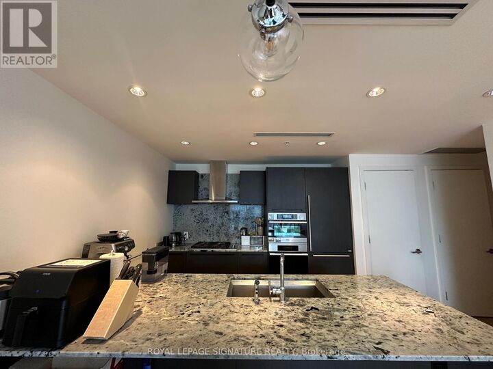 Property Photo:  180 University Avenue 3104  ON M5H 0A2 