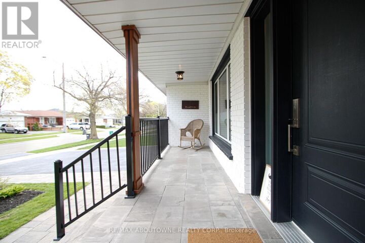 Photo de la propriété:  3302 Cardross Road  ON L4X 2N2 