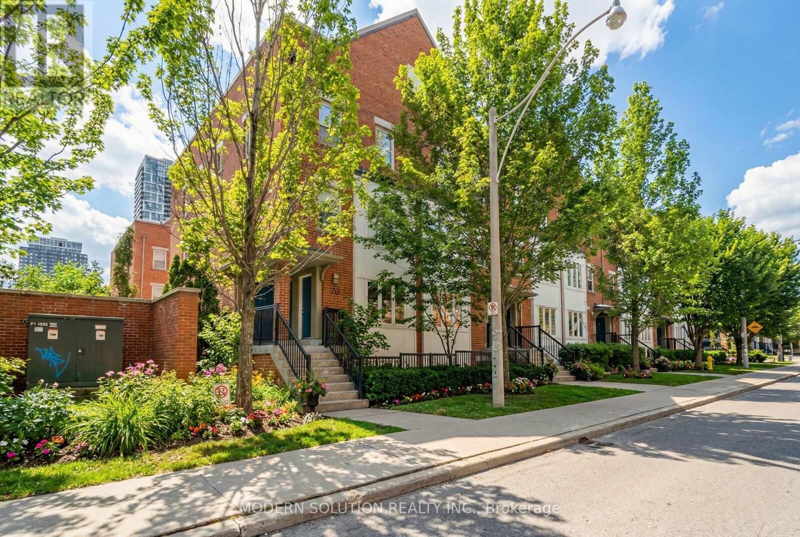 Property Photo:  70 Munro Street 3  ON M4M 2S9 