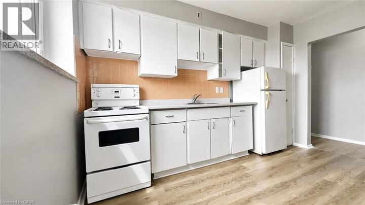 Property Photo:  12 Westmount Road West 9  ON N2M 1R5 