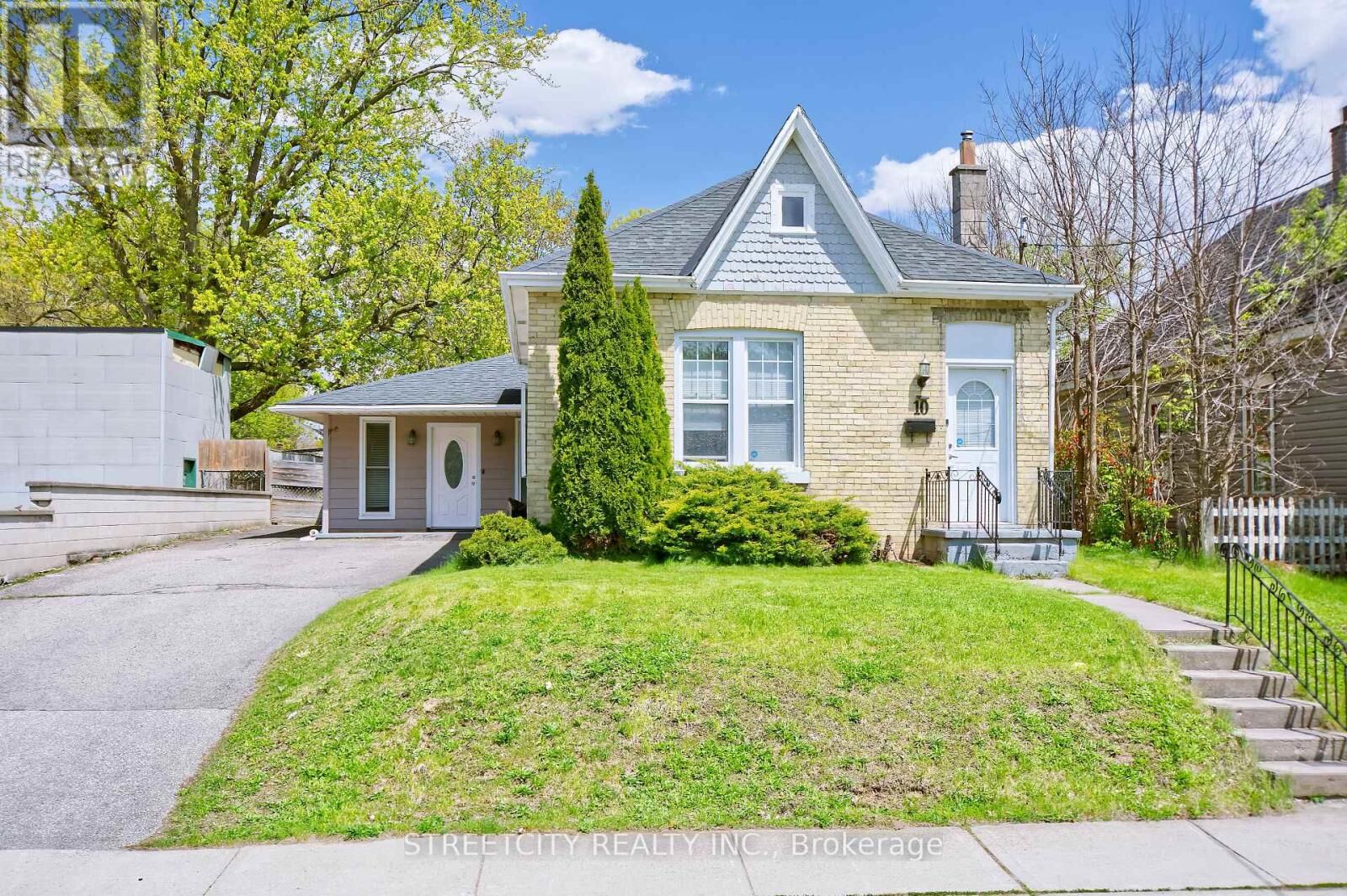 Property Photo:  10 Pegler Street  ON N5Z 2B5 