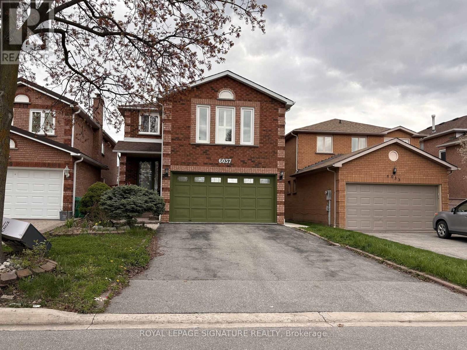 Property Photo:  6037 Duford Drive Main  ON L5V 1A8 