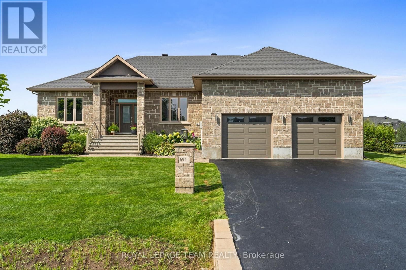 Property Photo:  6935 Still Meadow Way  ON K4P 0C9 