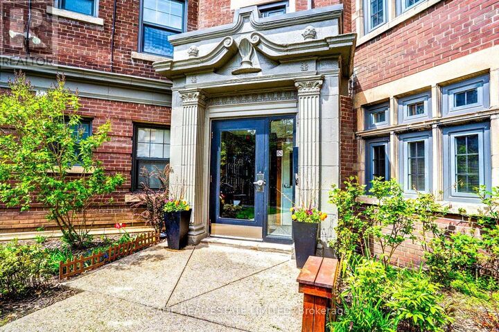 Property Photo:  48 Lawton Boulevard 9  ON M4V 1Z5 