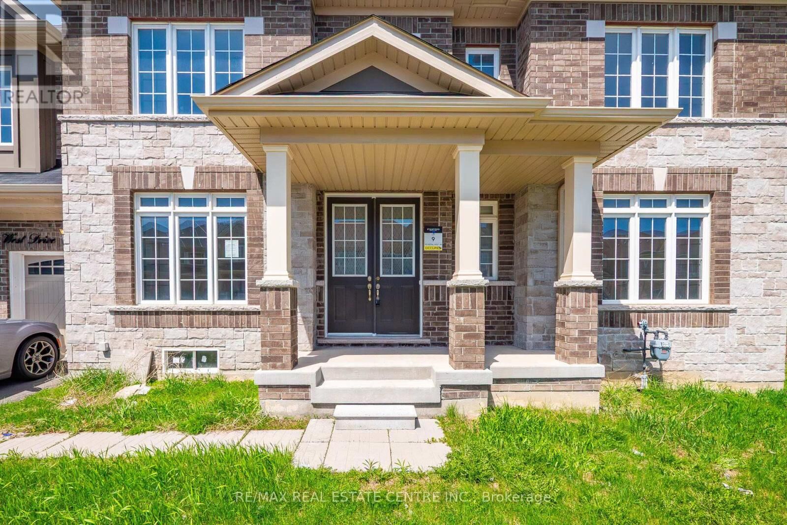 Property Photo:  423 Royal West Drive  ON L6X 5K1 