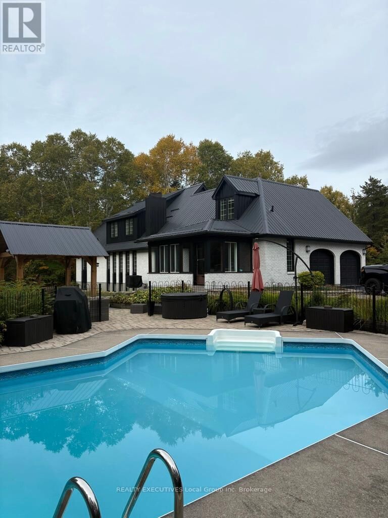 Property Photo:  1 Springdale Drive  ON P1B 8G2 