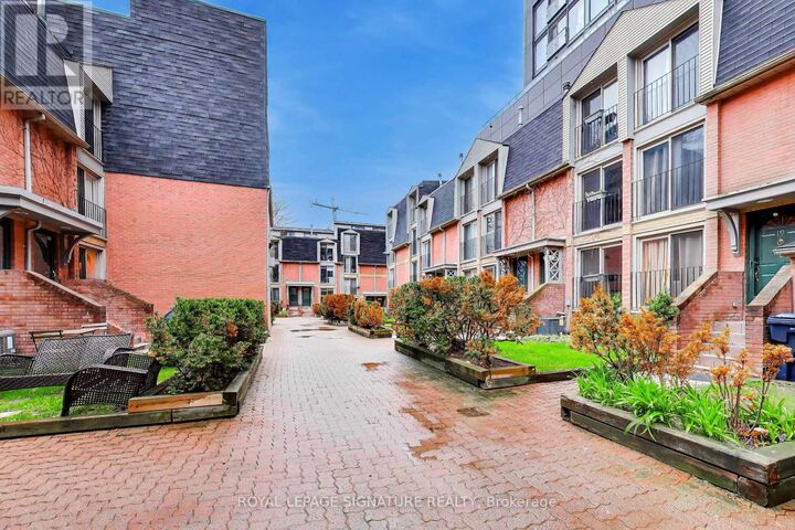 Property Photo:  325 Jarvis Street 18  ON M5B 2C2 