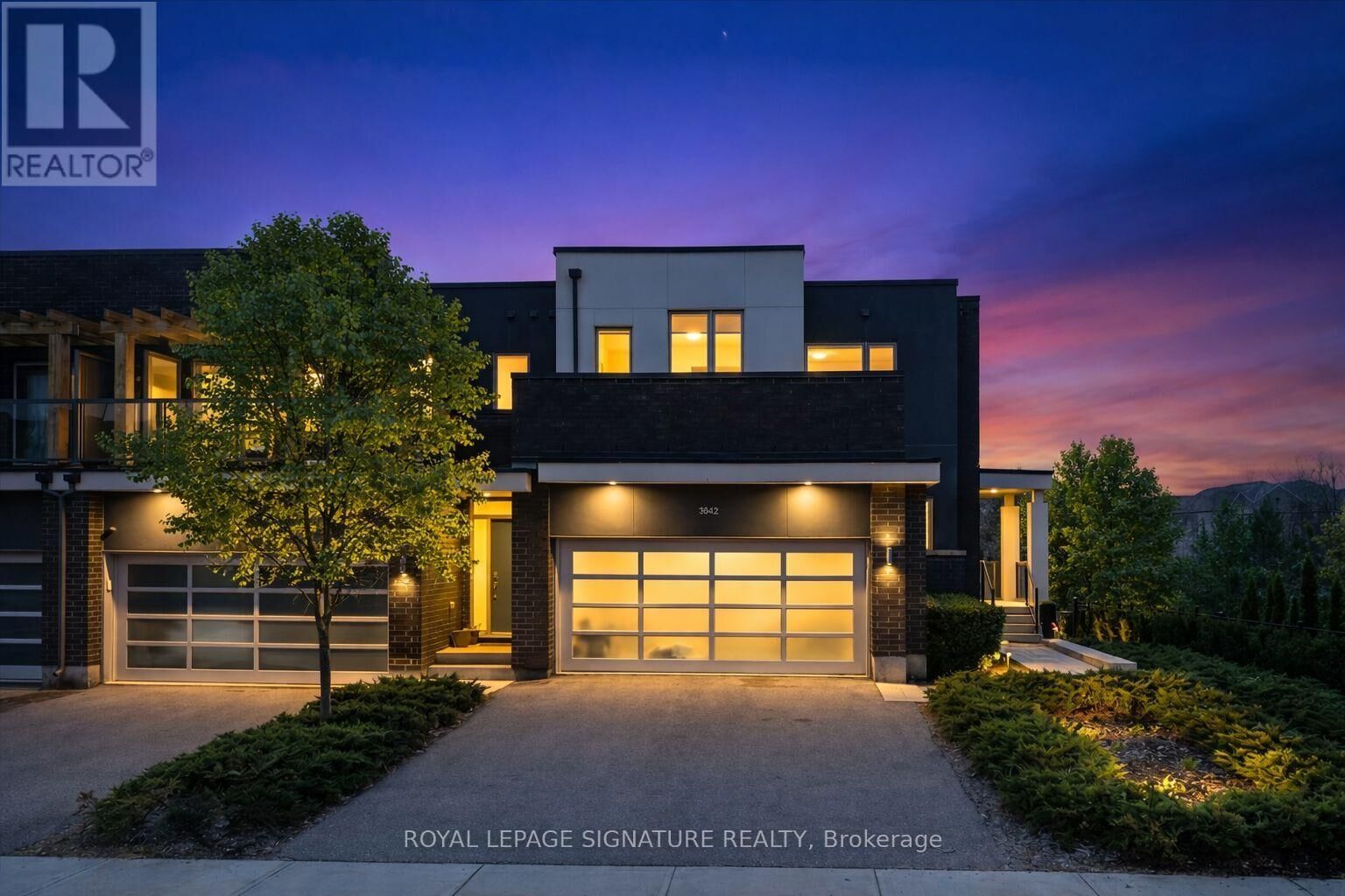 Property Photo:  3042 Creekshore Common 19  ON L6M 0Y6 
