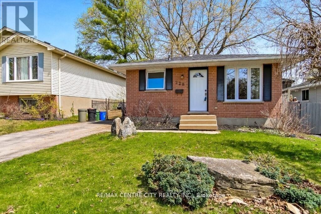 Property Photo:  228 Pochard Lane  ON N5W 5Z3 