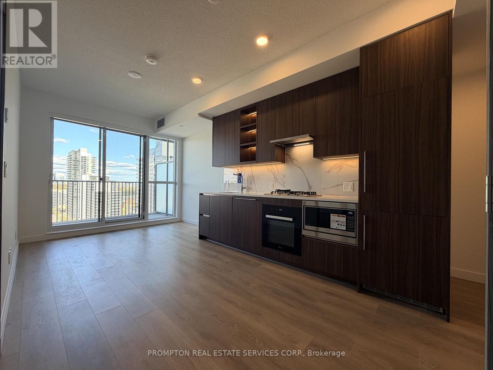 Property Photo:  75 Billes Heights 1208  ON M2K 0J8 