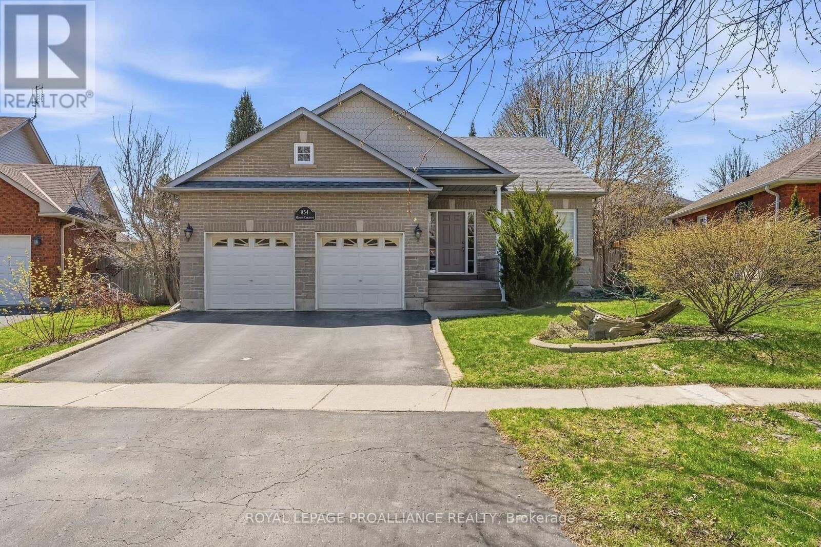 Property Photo:  854 Munson Crescent  ON K9A 5P2 
