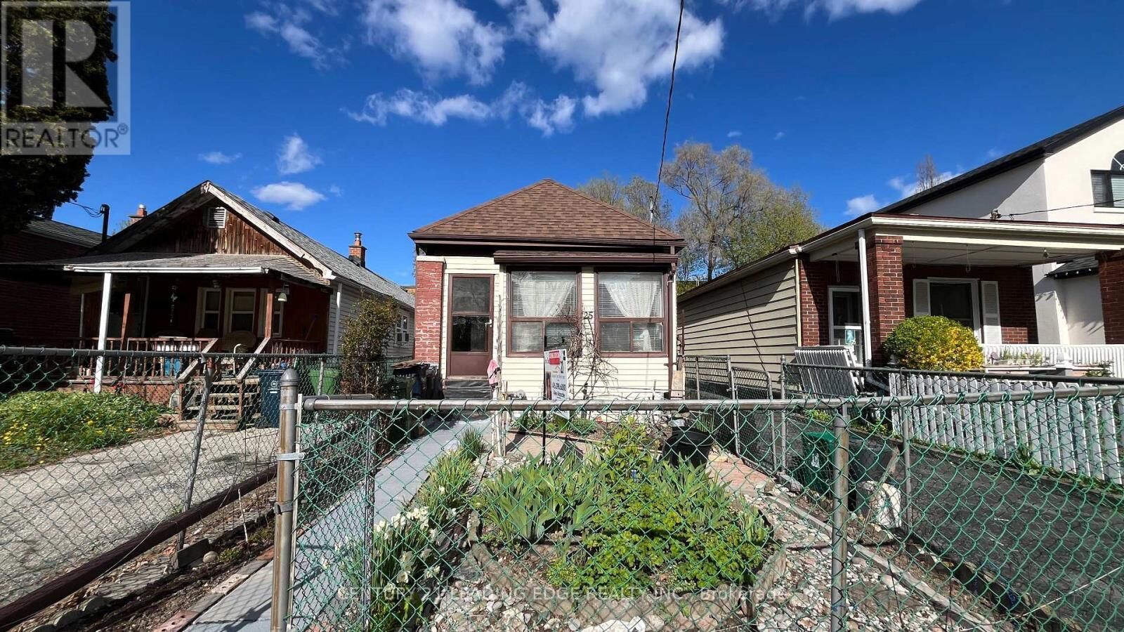 Property Photo:  25 Madelaine Avenue  ON M1L 2X5 