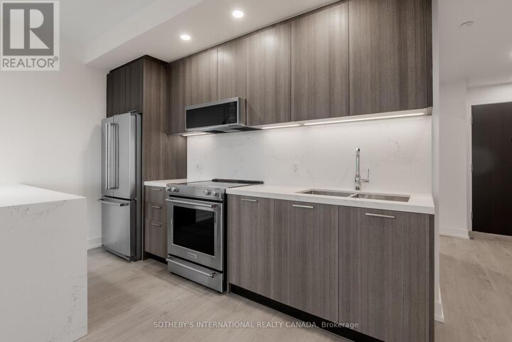 Property Photo:  31 York Garden Way 1001  ON M6A 2V1 