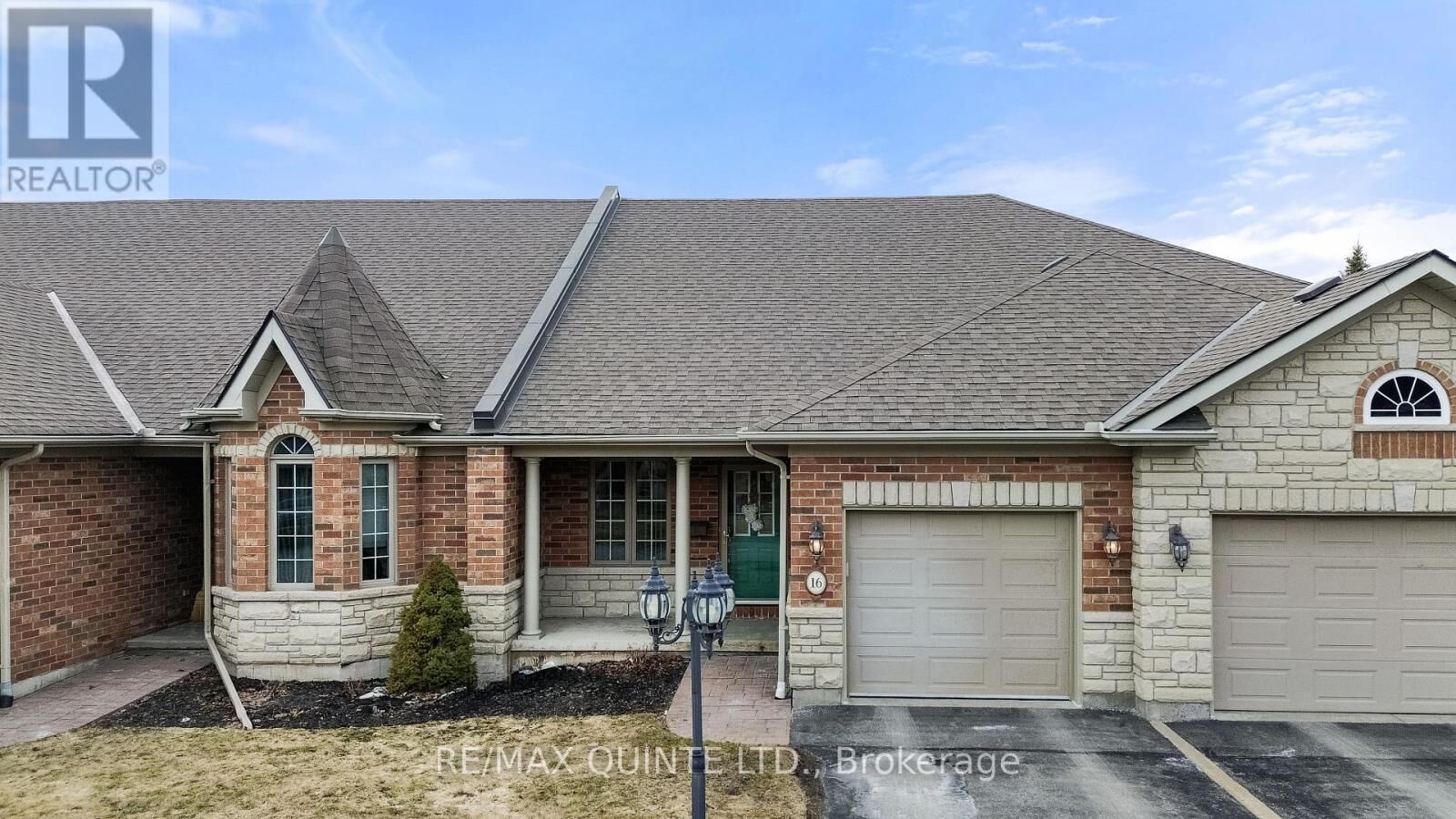 Property Photo:  25 Heartwood Drive 16  ON K8P 5M2 