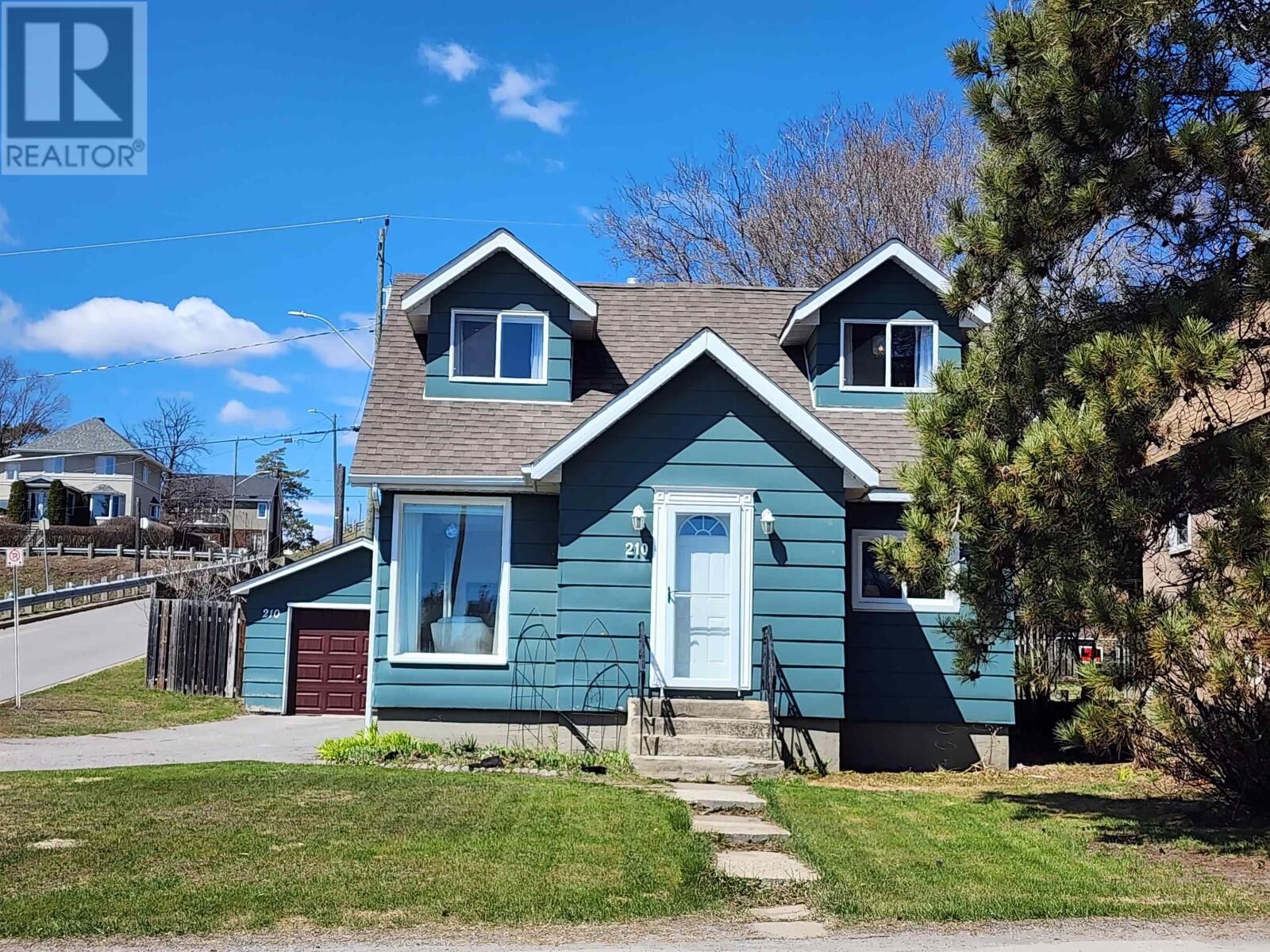 Property Photo:  210 High St S  ON P7B 3K6 