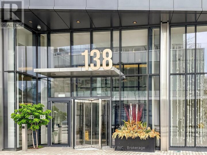 Property Photo:  138 Downes Street 3511  ON M5E 0E4 