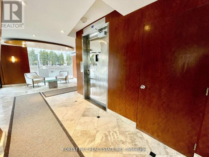 Property Photo:  423 Avenue Road 1  ON M4V 2H7 