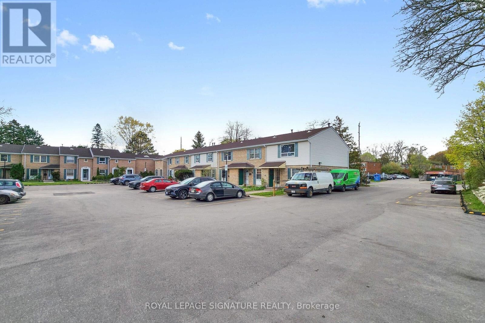 Property Photo:  551 Steeles Avenue West 43  ON M2M 3Y1 
