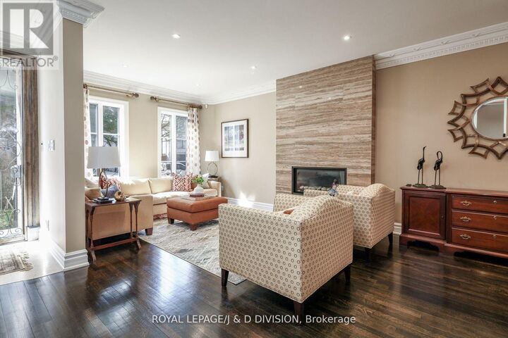 Property Photo:  82 Munro Boulevard  ON M2P 1C4 