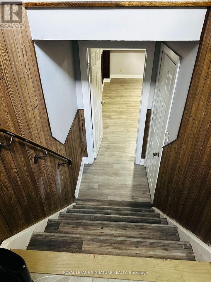 Property Photo:  827 Stainton Drive  ON L5C 1G2 