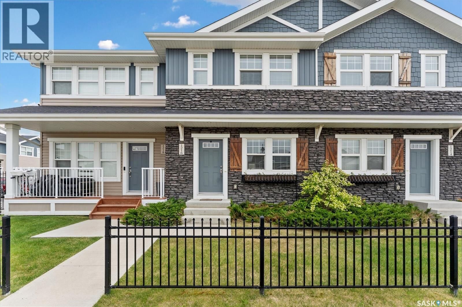 Property Photo:  1216 Pringle Way  SK S7T 0X5 