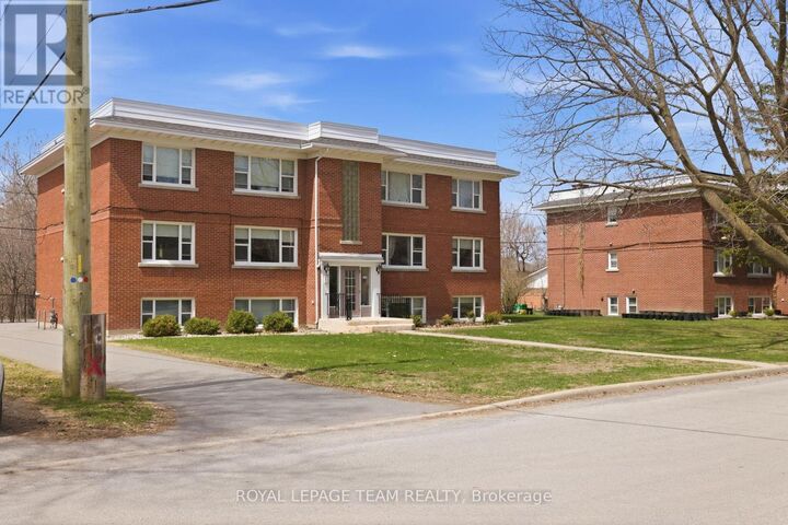 Property Photo:  2164 Blossom Drive  ON K1H 6G8 
