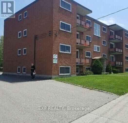 Property Photo:  12 Westmount Road 9  ON N2M 1R5 