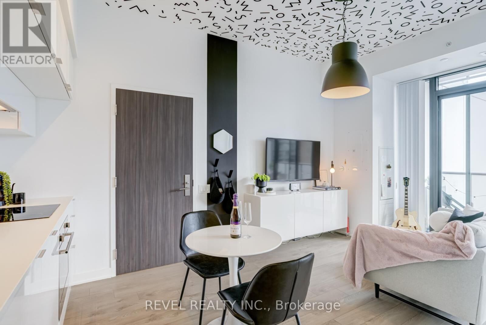 Property Photo:  185 Roehampton Avenue 609  ON M4P 0C6 