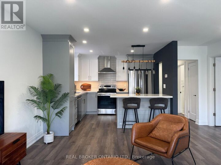 Property Photo:  147 Lasalle Avenue Upper  ON L1H 5Y4 