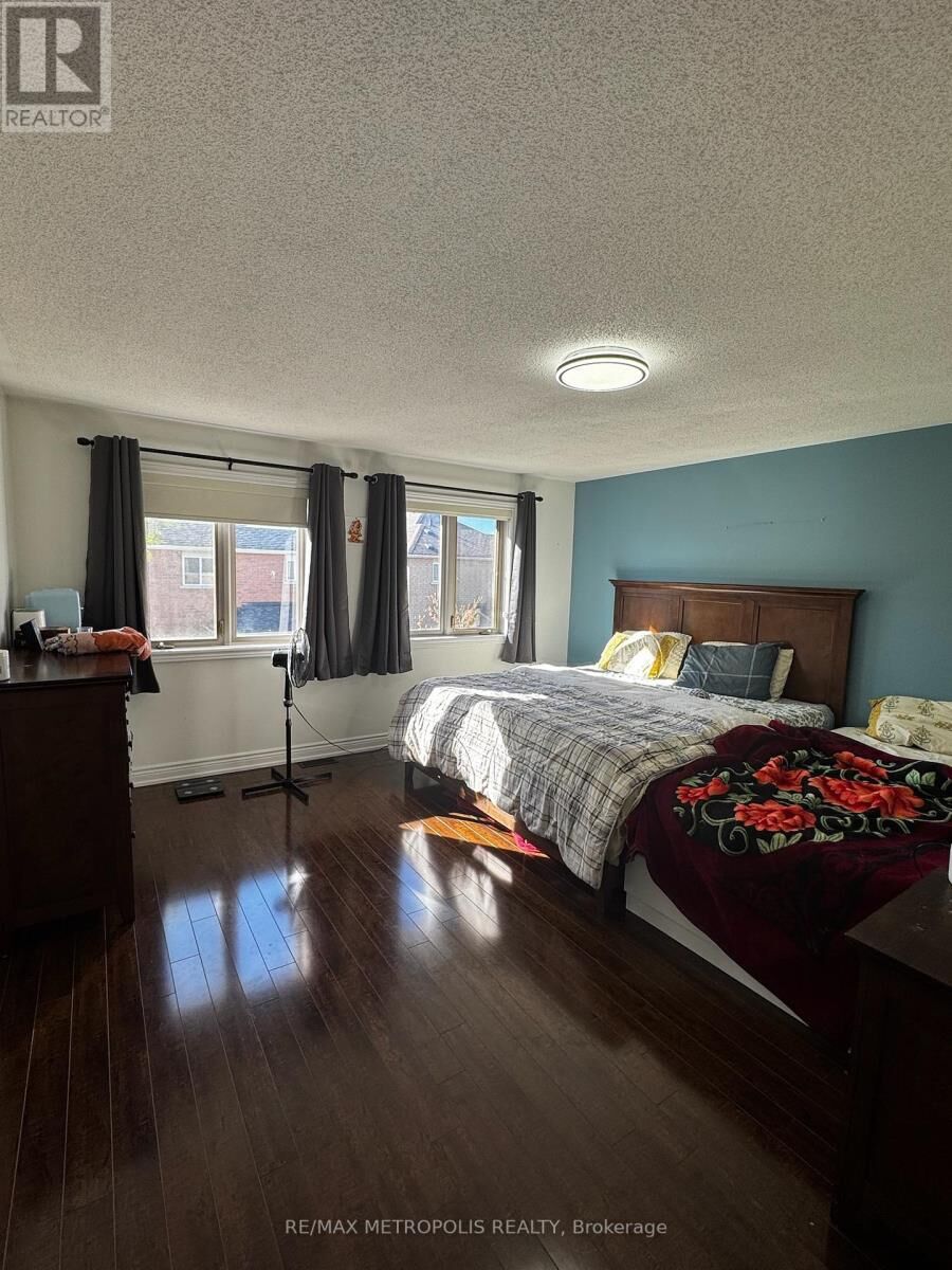 Property Photo:  24 Viceroy Crescent Main  ON L7A 1V6 