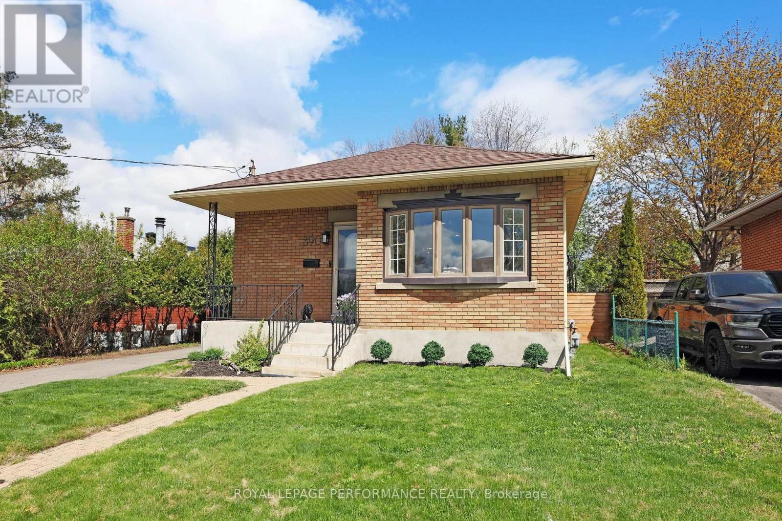 Property Photo:  390 Maria Goretti Circle  ON K1L 6S4 