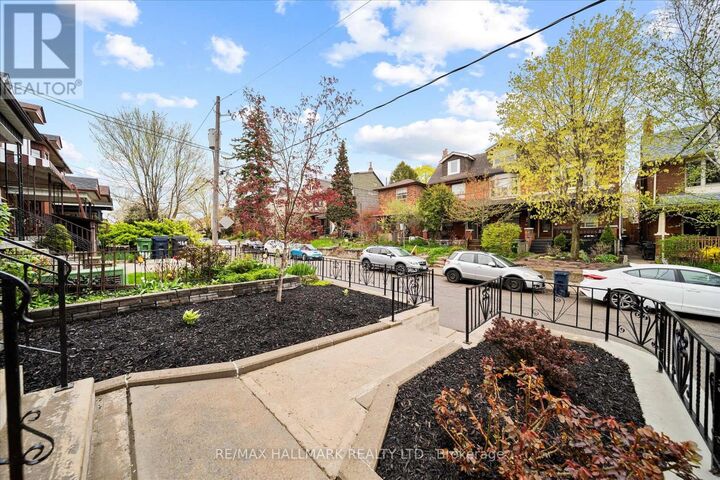 Property Photo:  454 Concord Avenue  ON M6H 2P8 