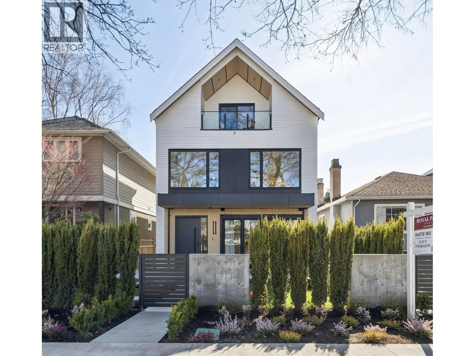 Property Photo:  3036 West 13th Avenue 2  BC V6K 2V2 