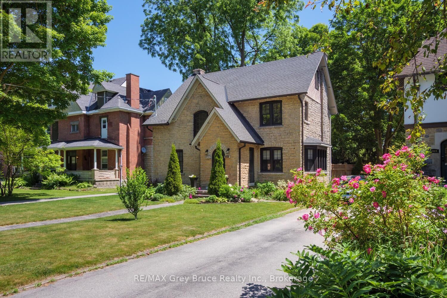 Property Photo:  1075 4th Avenue West  ON N4K 4W1 