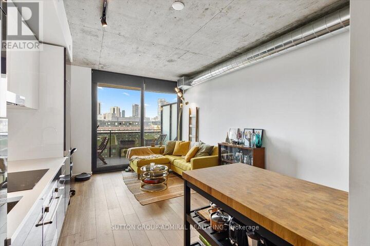 Property Photo:  21 Lawren Harris Square 805  ON M5A 1H7 