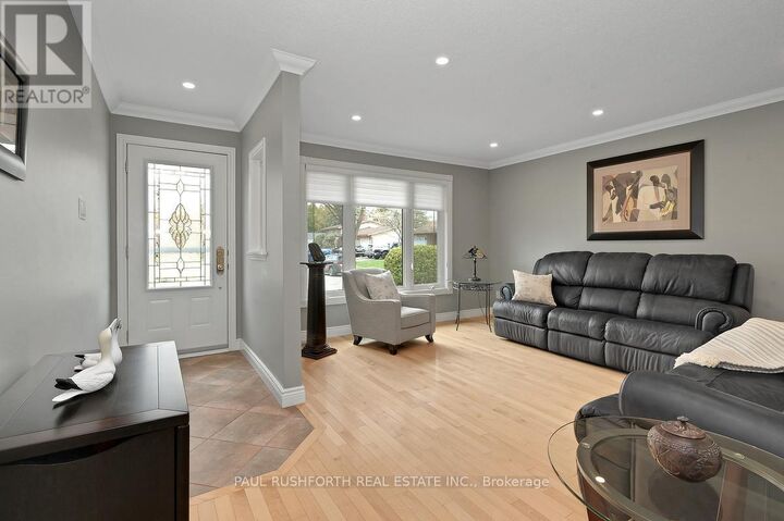 Property Photo:  8 Teakwood Court  ON K1K 4B4 