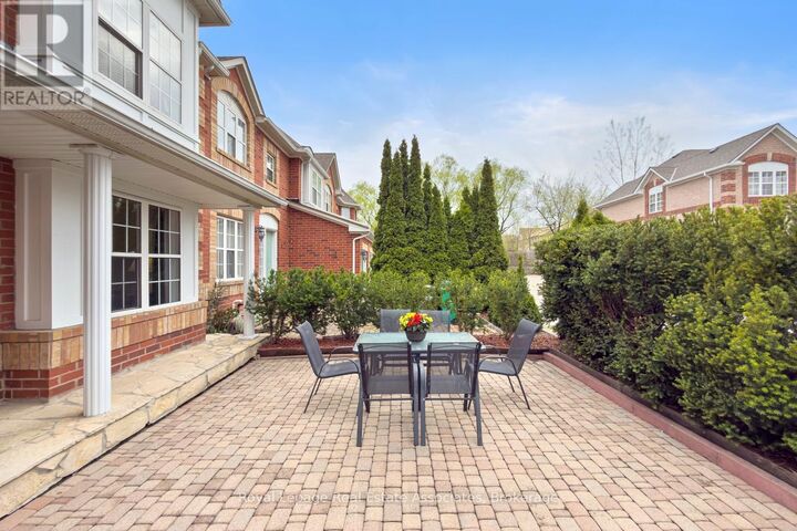 Property Photo:  199 Hillcrest Avenue 3  ON L5B 4L5 