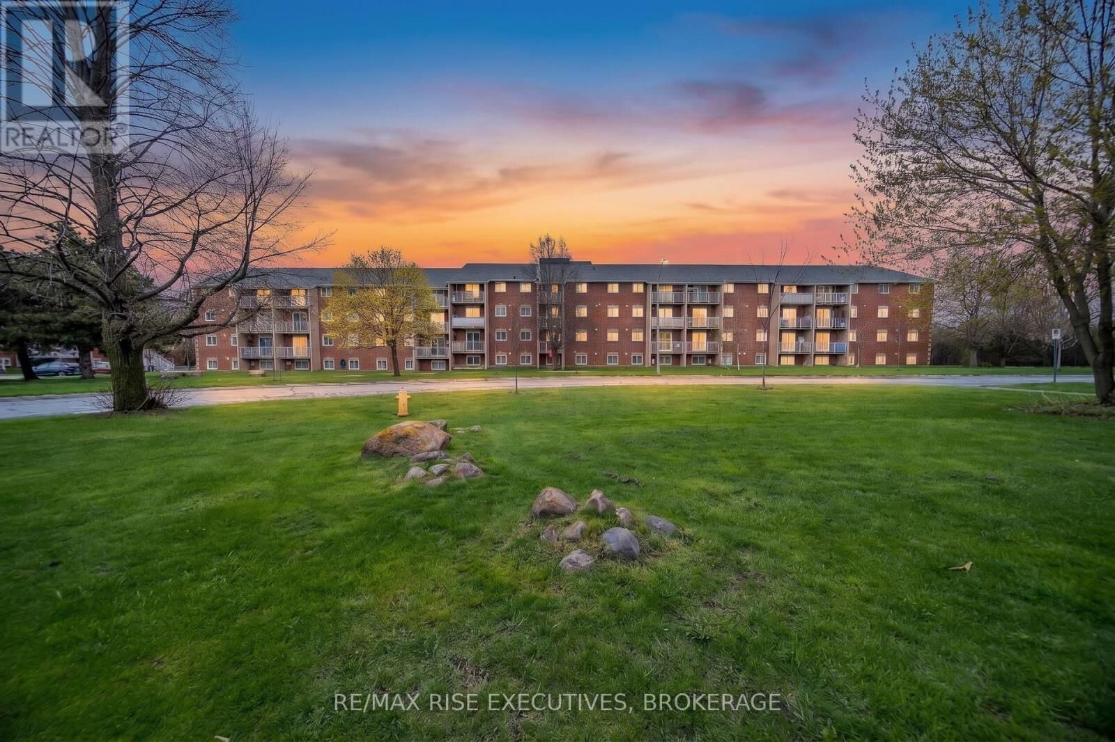 Property Photo:  566 Armstrong Road 214  ON K7M 8M2 