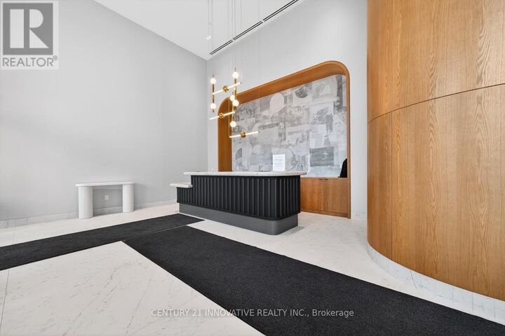Property Photo:  1185 Dupont Street 1904  ON M6H 1A5 